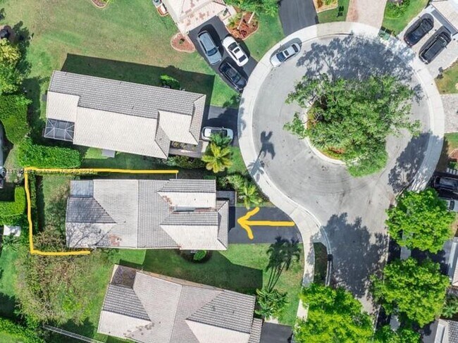 Foto del edificio - 4013 Pine Ridge Ln