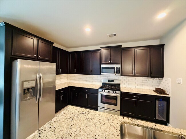 Foto del edificio - 3318 Rainflower Springs Ln