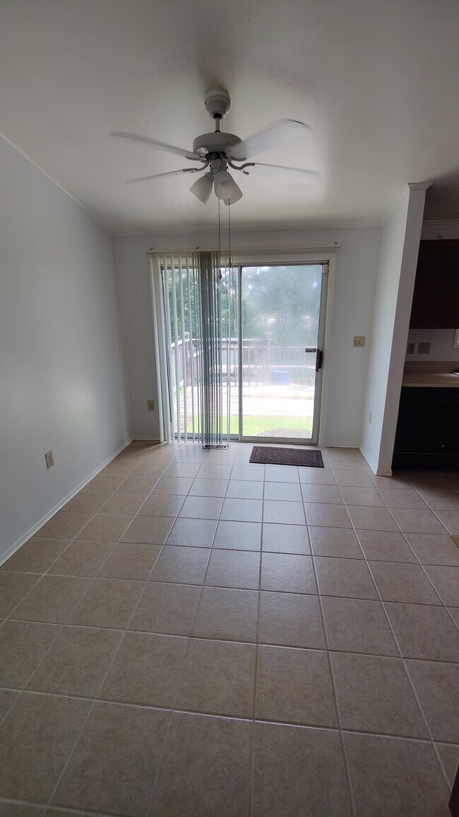 Foto del edificio - 7316A Castlemoor Rd