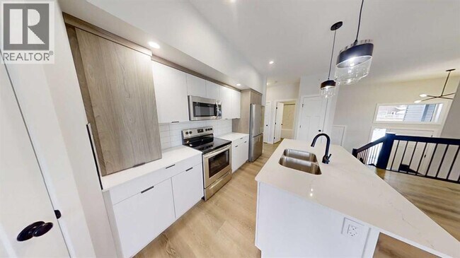 Photo du bâtiment - 10669-10133 133 Ave.