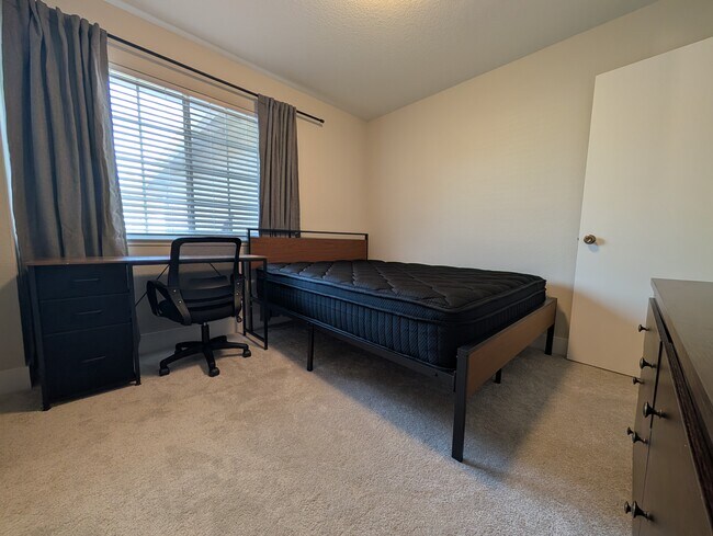 Foto del edificio - 553 Oakborough Ave