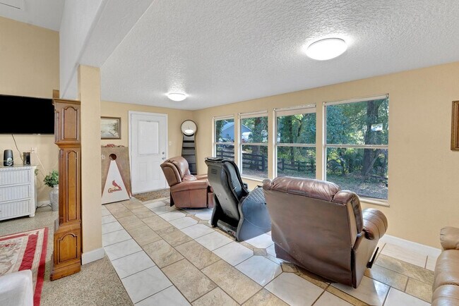 Foto del edificio - 7901 Lois Mae Ct