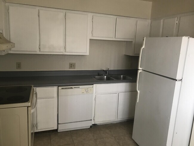 Foto del edificio - 2807 E Marconi Ave
