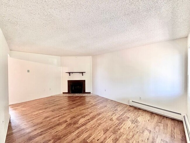 Foto del edificio - 2 Bed, 1 Bath Apartment!!