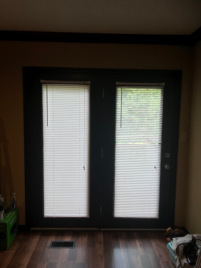 Building Photo - 706 Idlewood Ln