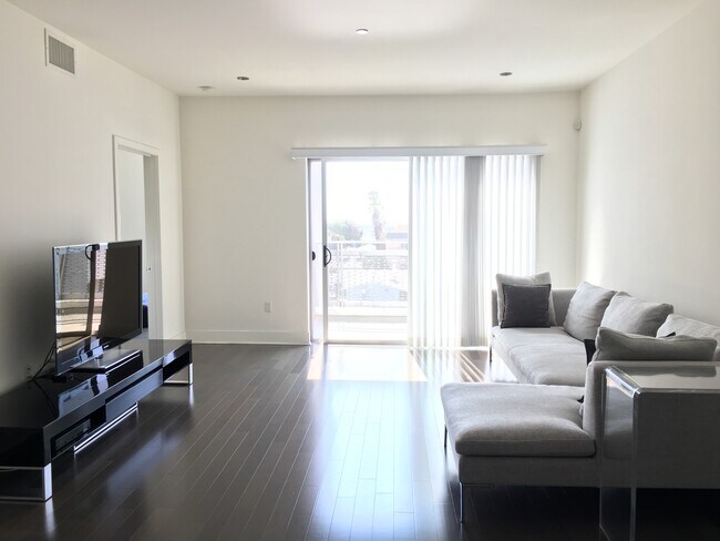 Foto del edificio - 1700 SAWTELLE BLVD PH9
