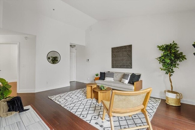 Foto del edificio - 6000 Shepherd Mountain Cove