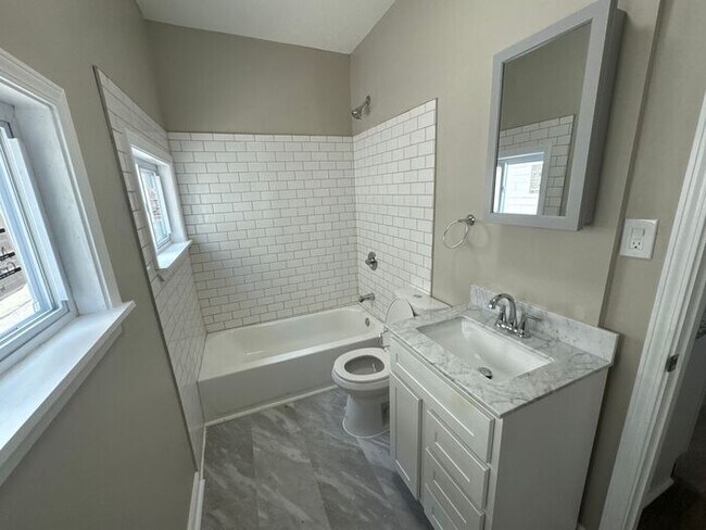 Foto del edificio - Beautifully renovated with mother in law s...