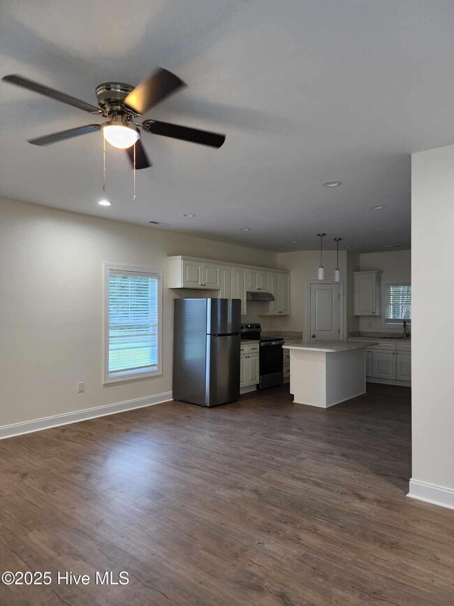 Building Photo - 613 Hobbs Dr