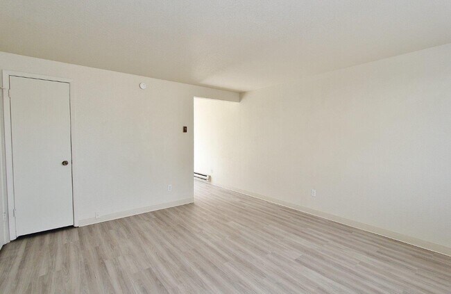 Foto del edificio - 215 E Bird Ave