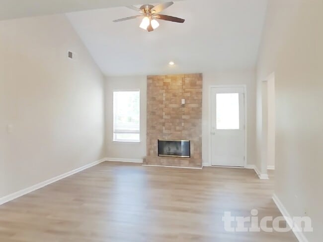 Building Photo - 673 Mable Dr