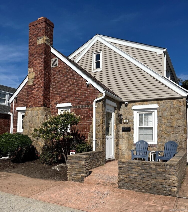 Primary Photo - 102 Atlantic Ave