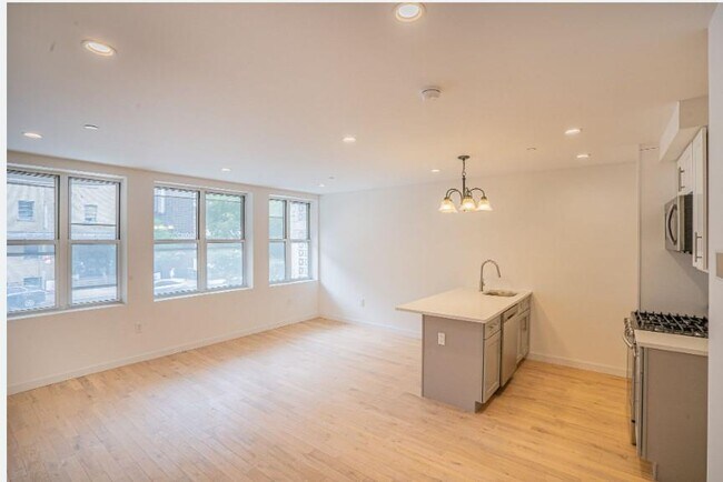 Building Photo - 2481 Ocean Ave