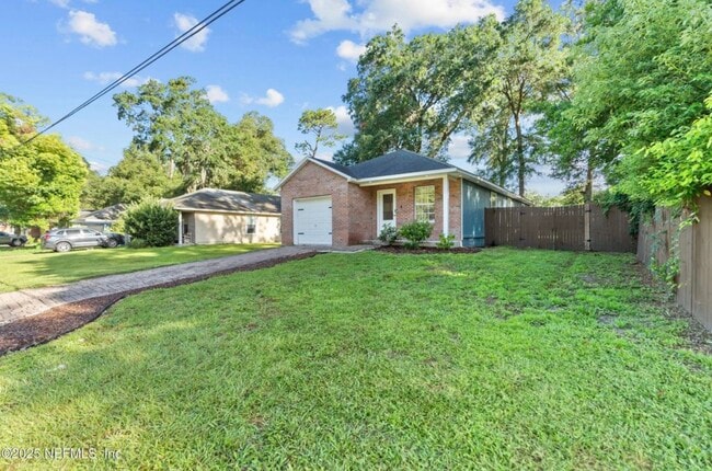 Building Photo - 10621 Oak Crest Dr