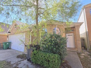 Building Photo - 811 Forest Hillside Ln