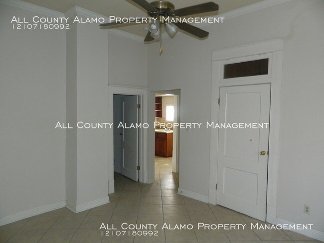Foto del edificio - Downstairs unit inside historic quadplex
