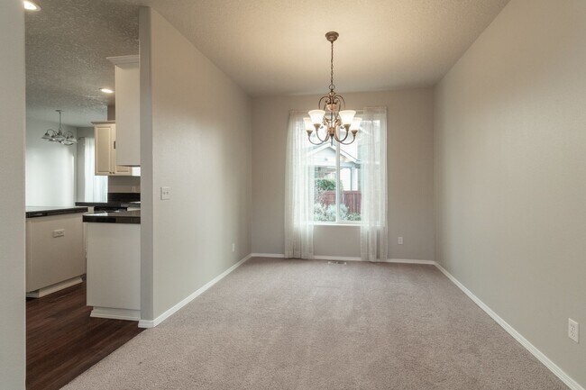 Foto del edificio - Beautiful 4 bedroom, 2.5 bathroom-Union Hi...