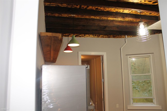 Building Photo - 239 Troy Ave