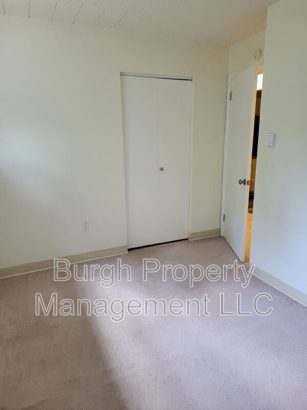 Building Photo - 634 Southcrest Dr