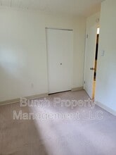 Building Photo - 634 Southcrest Dr