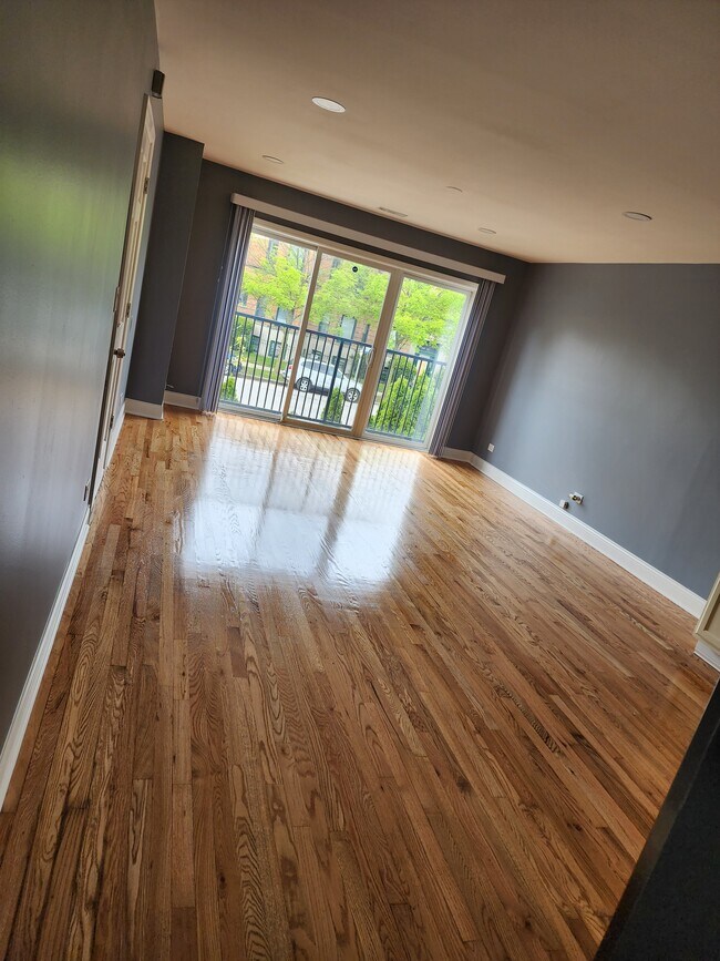 Foto del edificio - 5911 S Indiana Ave