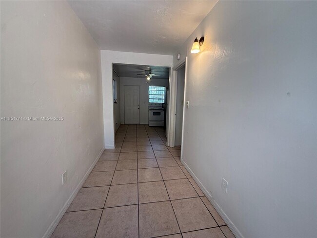 Foto del edificio - 30 NW 71st St