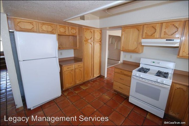 Building Photo - 656 Moondale Dr