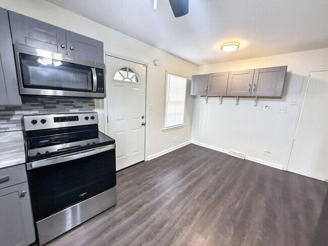 Foto del edificio - 328 Robertson Ave