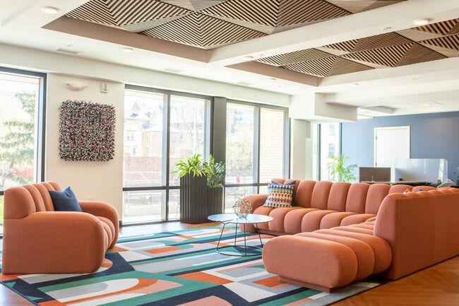 Building Photo - 1237 N Van Buren St