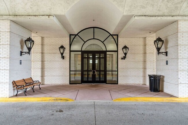 Foto del edificio - 100 Marina Dr
