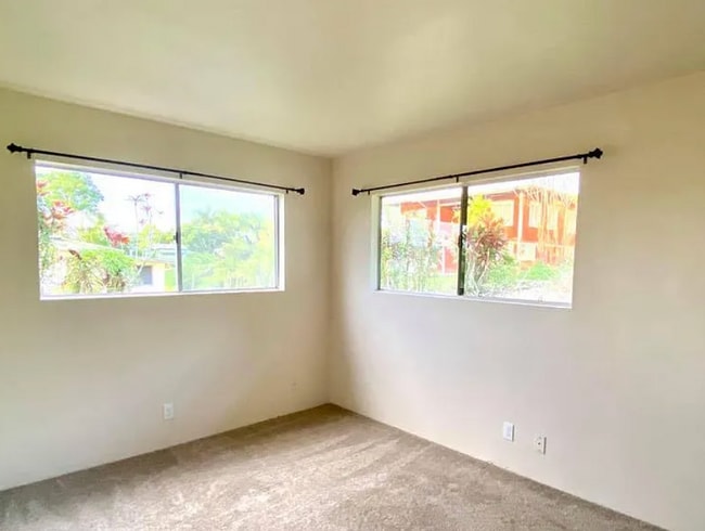 Building Photo - 879 Manono St