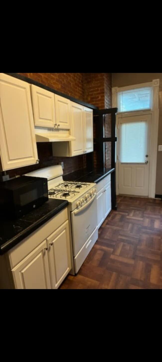 Building Photo - 1829 Bolton St