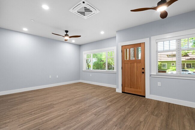 Foto del edificio - Luxury New Build | Walk to Downtown | Granite, Cherry Wood & High-End Finishes | Whole Home Water...
