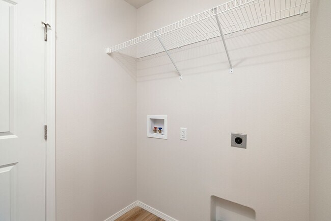 Foto del edificio - Beautiful 4 Bedroom Home In Aurora