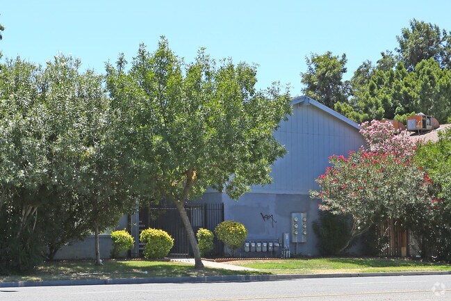 Building Photo - 1959 W Shields Ave