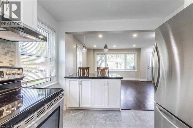 Building Photo - 47 W 4th St