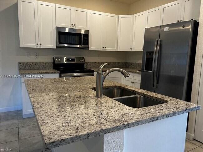 Building Photo - 3402 W 105th St