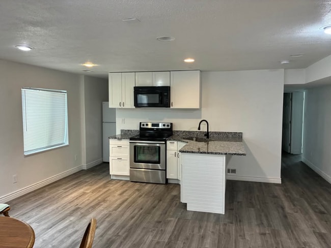 Building Photo - 520 E 600 S