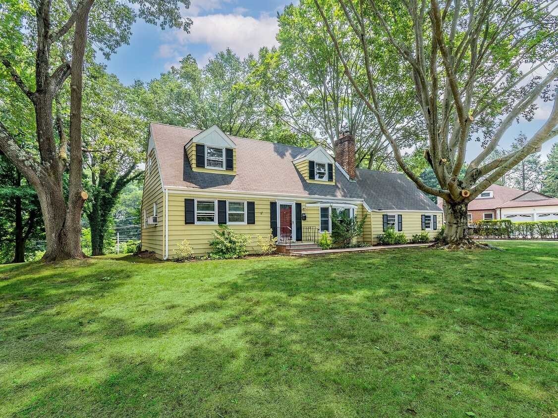 Photo - 65 Beechwood Dr (Glen Head, NY)