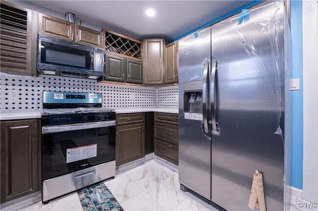 Foto del edificio - 599 Albany St