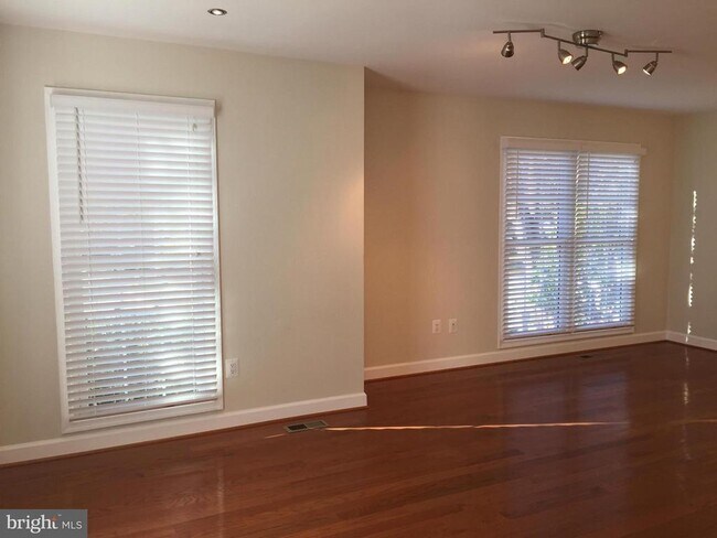 Foto del edificio - 14901 Bradwill Ct