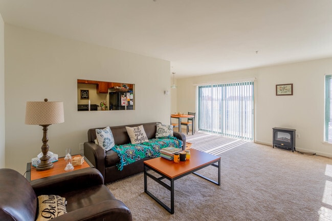 2 BR, 1 BA - 960 SF Plus - Arbor College Park