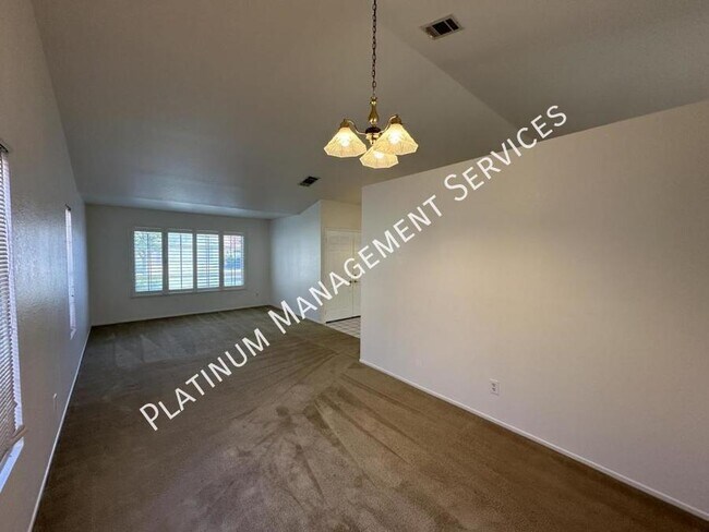 Building Photo - 1611 Kings Rd