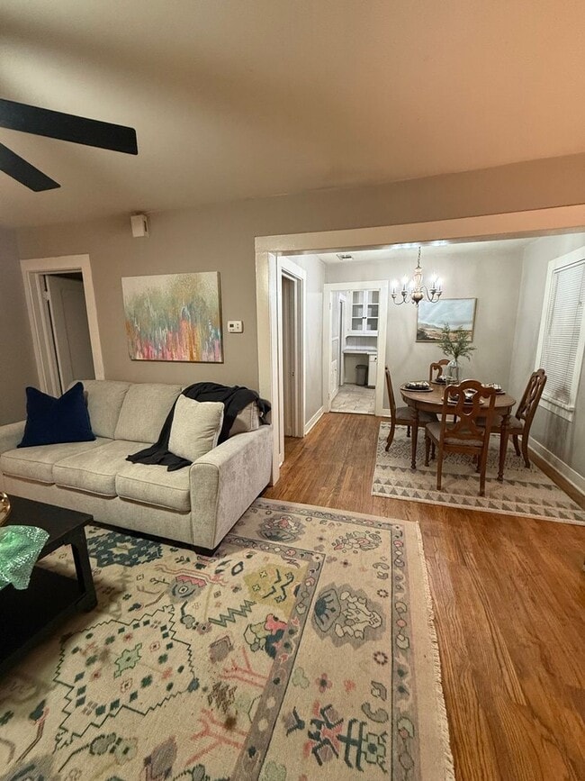 Foto del edificio - Pre Leasing for fall 2026! 3/2 Historic South Overton Home!