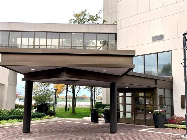 Foto del edificio - 300 Riverfront Dr