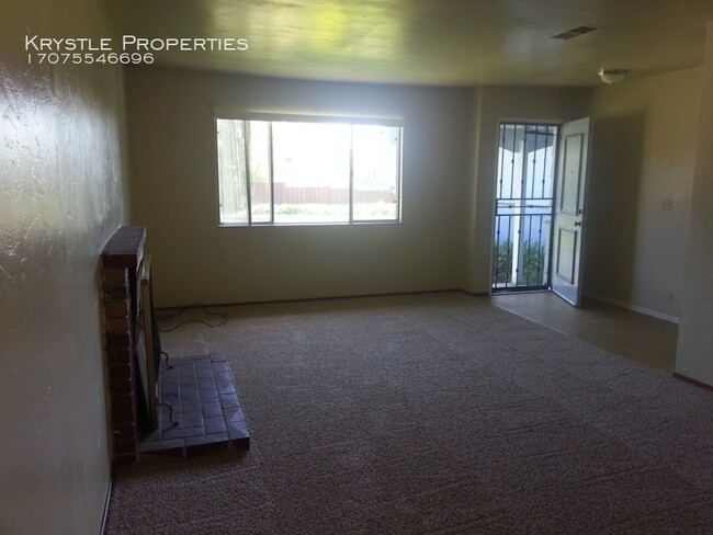 Building Photo - Lovely home located near Kaiser