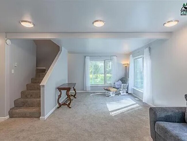 Building Photo - Charming 2 Bed, 1 Bath Home with 2-Car Gar...