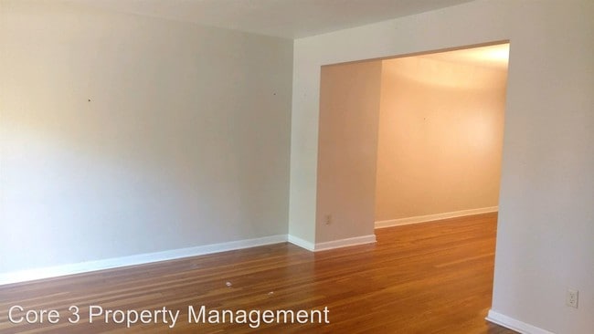 Building Photo - 308 Davis Ave