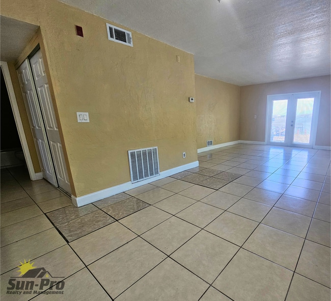 Building Photo - 900 S Peninsula Dr