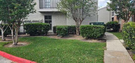 Building Photo - 17401 Red Oak Dr